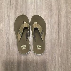 NEW Reef Men’s flip flops size 9